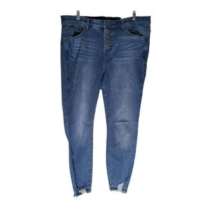 Torrid Bombshell Skinny, premium stretch distressed leg opening. Sz 18